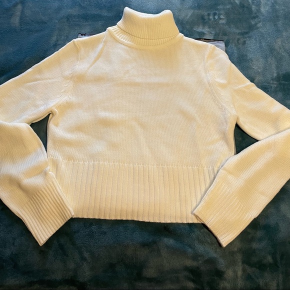 New cream sweater - Picture 1 of 8